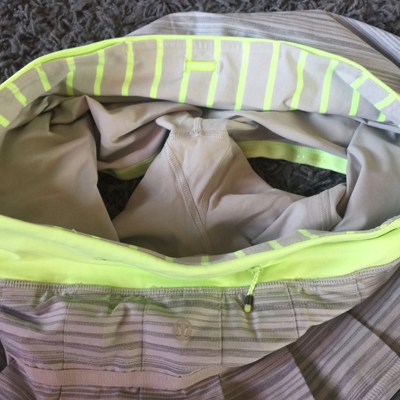 Lululemon Pace Setter skirt size 10 - Picture 3 of 3